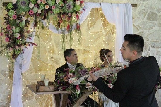 violinista en festejo de boda