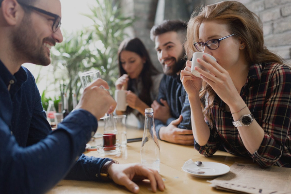 el engao emocional comienza con la amistad